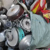 تعویض ظروف کهنه فلزی و ضایعات با ظروف نو