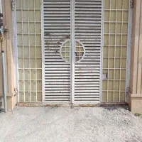 درب حیاط بزرگ