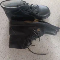 دو جفت کفش طبی مناسب افرادی که مشکل پا دارن