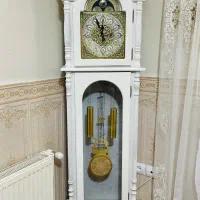 ساعت ایستاده سفید