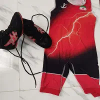 لباس کُشتی با کتونی لباس بوکس با دستکش