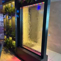 آبنما شیشه خیس