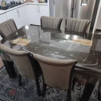 میز نهارخوری تمیز بدون ضربه