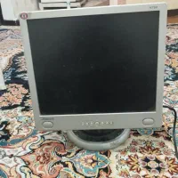 یک عدد مانیتور کامپیو تر