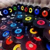 ۸۹ عدد صفحه ۴۵دور ایرانی ۴۰عدد خارجی آنتیک قدیمی