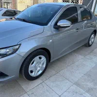 ماشین تارا وی یک سواری