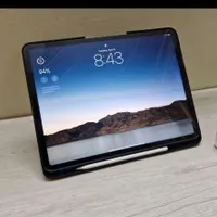 iPad Air wifi 5th بهمراه قلم اورجینال و کیف و گلس