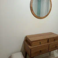 میز آرایش همراه آینه و نیمکت نو