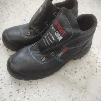 کفش ایمنی سایز ۴۰ و ۴۲ نو