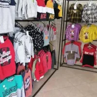 فروشنده ی خانم