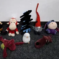 تعدادی عروسک ایرانی و خارجی