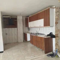 کابینت قهوه‌ای و سفید برجسته ۳ متری