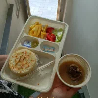 تهیه غذا و پذیرش سفارشها