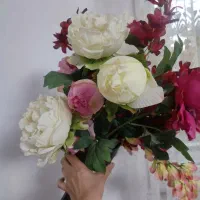 استند و گل و گلدان