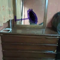 میز دراور چوبی به همراه اینه