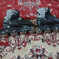 یک جفت کفش اسکیت در حد نو