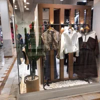 فروشنده نیمه وقت خانم