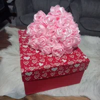 دسته گل روبانی نو نو جعبه کادو مناسب ولنتاین