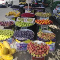 کارگر بساط در بازار هفتگی