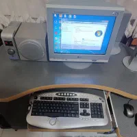 کامپیوتر به صورت کامل و میز|رایانه رومیزی|قزوین, |دیوار