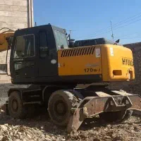 بیل مکانیکی و کمپرسی آماده به کار