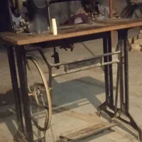 چرخ خیاطی پایه دار سینگر عتیقه قدیمی|چرخ خیاطی و ریسندگی|نهاوند, |دیوار