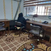 اپراتور تلفنی خانم و کادر دفتری