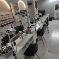 همکاری با نیروهای حرفه ای و دارای مشتری