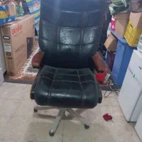 صندلی چرخداراداری چرم نو