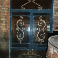 دو عدد پنجره در چوبی