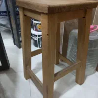 میز چوبی دو نفره ناهارخوری و چارپایه چوبی