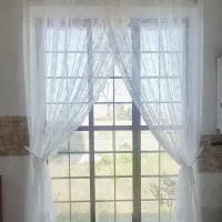 پرده از جنس تور به همراه میل پرده