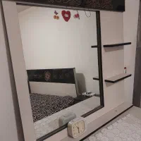 تختخواب دونفره بهمراه ایینه ودراور