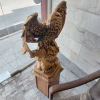 مجسمه طلای عقاب