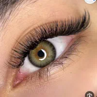 نیازمند مژه کارحرفه ای وناخن کار دارای مشتری