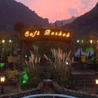 قلیان زن و کباب زن