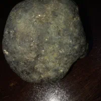 شهاب سنگ که دورن سنگ تیکهایی فلز|جواهرات|اندیشه, اندیشه فاز ۱|دیوار