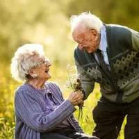 پرستار برای نگهداری از سالمند هستم