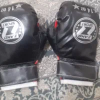دستکش بوکس  و زانو بند  و کفش فوتبال سالن|کیف، کفش، کمربند|پرند, فاز ۵|دیوار