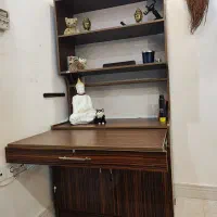 کتابخانه و میز تحریر