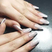 خدمات کاشت ناخن