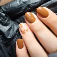 ناخنکار حرفه ای هستم