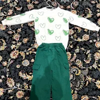 لباس بچگانه|کفش و لباس بچه|بافق, |دیوار