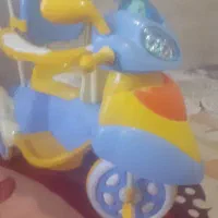دوچرخه۱۲ سه چرخه .اسکوتر .|دوچرخه، اسکیت، اسکوتر|بهار, |دیوار
