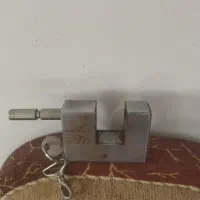 قفل کتابی فقط یه کلید داره