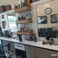 دکور آرایشگاه میز با آینه