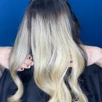 رنگ و لایت|خدمات آرایشگری و زیبایی|رشت, گلباغ نماز|دیوار