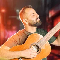 دوره ویدیویی زدن خوندن ۵۰ آهنگ با گیتار از صفر