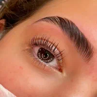 ارائه خدمات لیفت و لمینت مژه و ابرو