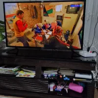 تلویزیون سامسونگ ۴۳ اینچ در حد نو با میز|تلویزیون و پروژکتور|بندر انزلی, جهانگانی|دیوار